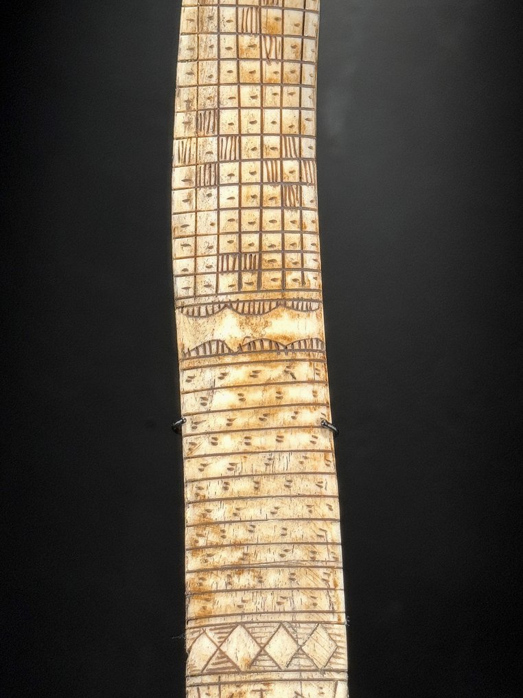 NO RESERVE PRICE - Wonderful Sumatra Calendar made out of Bone on a custom stand- Bone - Bovine - 43 cm - 6 cm - 9 cm- Non-CITES species - (1) #4.3