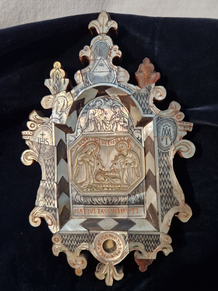 Par de placas em madreperla esculpida com relicários - Nacre - Madreperla, Madeira - 1850-1900 #3.2