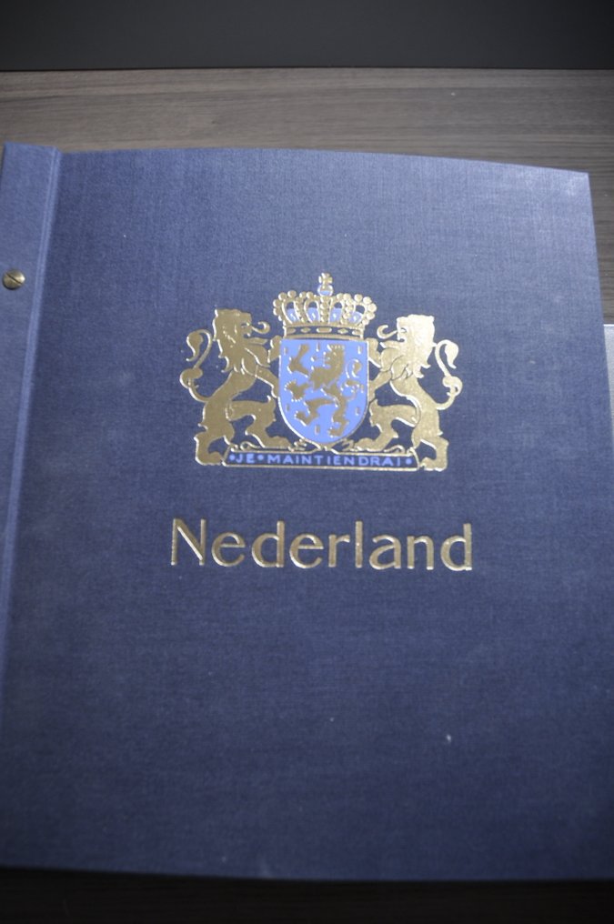 荷兰  - 一组在相册中的部分，以及在库存簿（259 张照片）中的多样性和数量。 #1.0