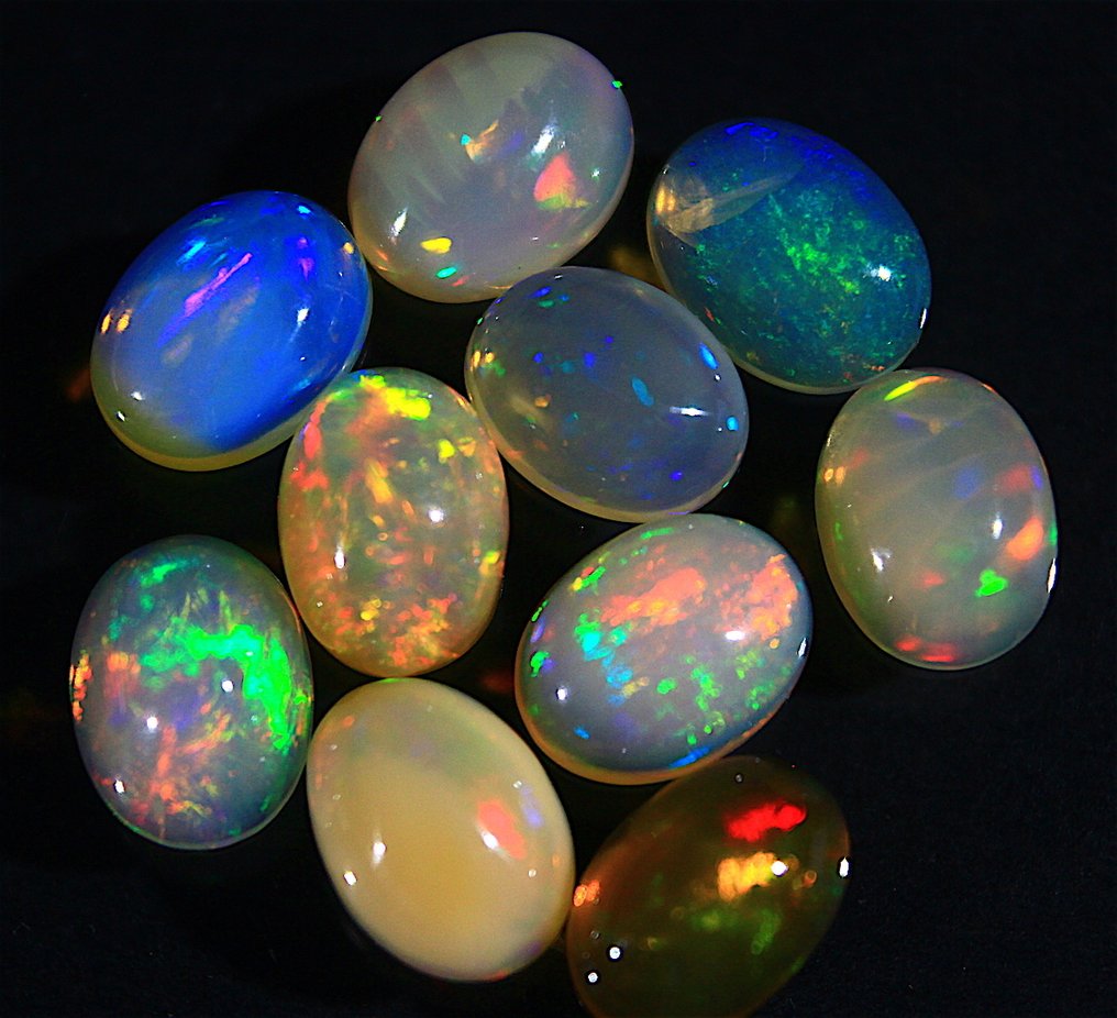 Ct. 9.50 天然埃塞俄比亚欧泊 弧面形 - 高度: 8 mm - 宽度: 6 mm- 1.9 g #3.2