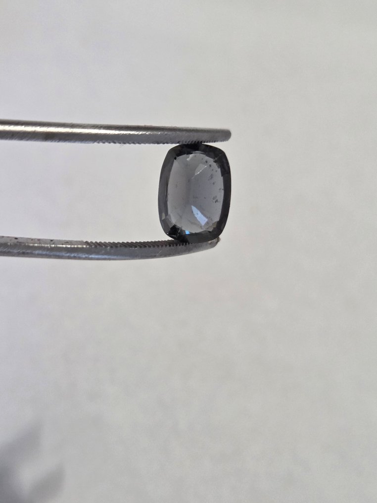 1 pcs  Gris Spinelle Spinelle  - 1.66 ct - Gem Report Antwerp (GRA) #1.0