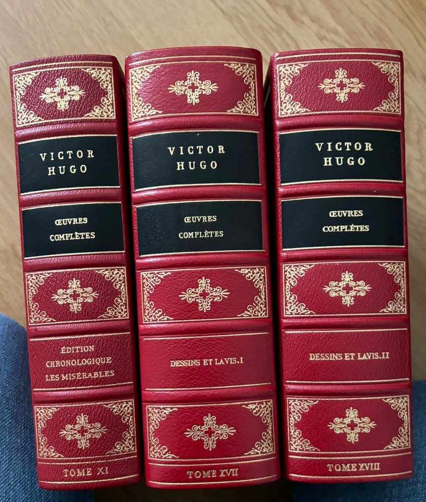Victor Hugo - Un lot de 13 volumes des Œuvres Complètes de Victor Hugo, en reliure luxe rouge et dorures, édition - 1980-1980 #1.0