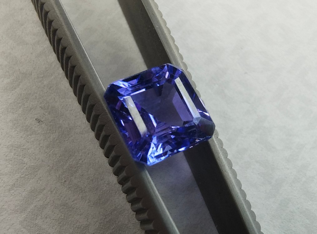 1 pcs  蓝色, 紫罗兰色 坦桑石  - 2.86 ct - 国际宝石研究院（IGI） - 优质色彩 #4.3