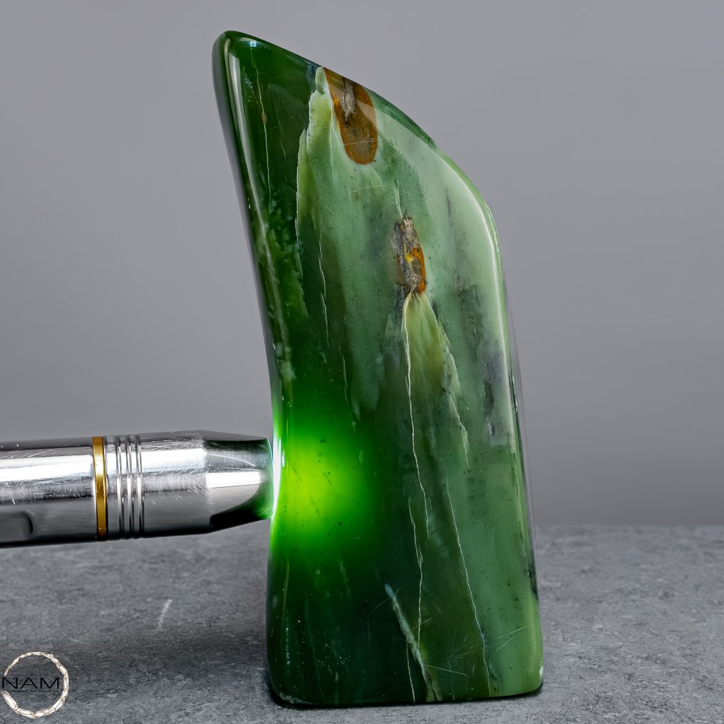 天然优质翡翠-软玉 自由形式- 690.69 g #1.0