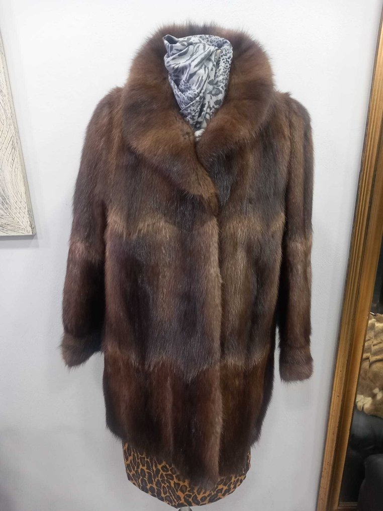 Artisan Furrier - Γούνινο παλτό #1.0