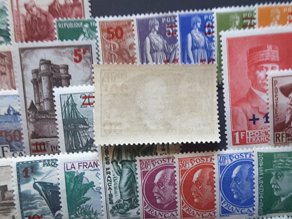 Francia 1941/1944 - 4 años completos de sellos comunes - Yvert 470 à 668 sans les timbres non émis #3.2