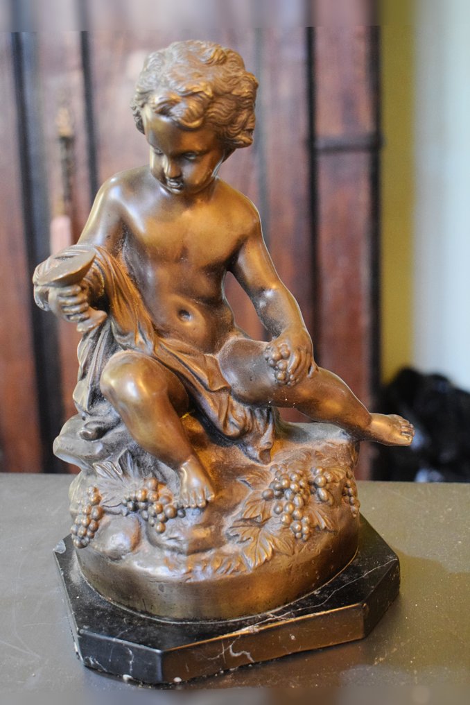 Skulptur, Putto con coppa e grappoli d'uva - 30 cm - Bronze, Marmor #1.0