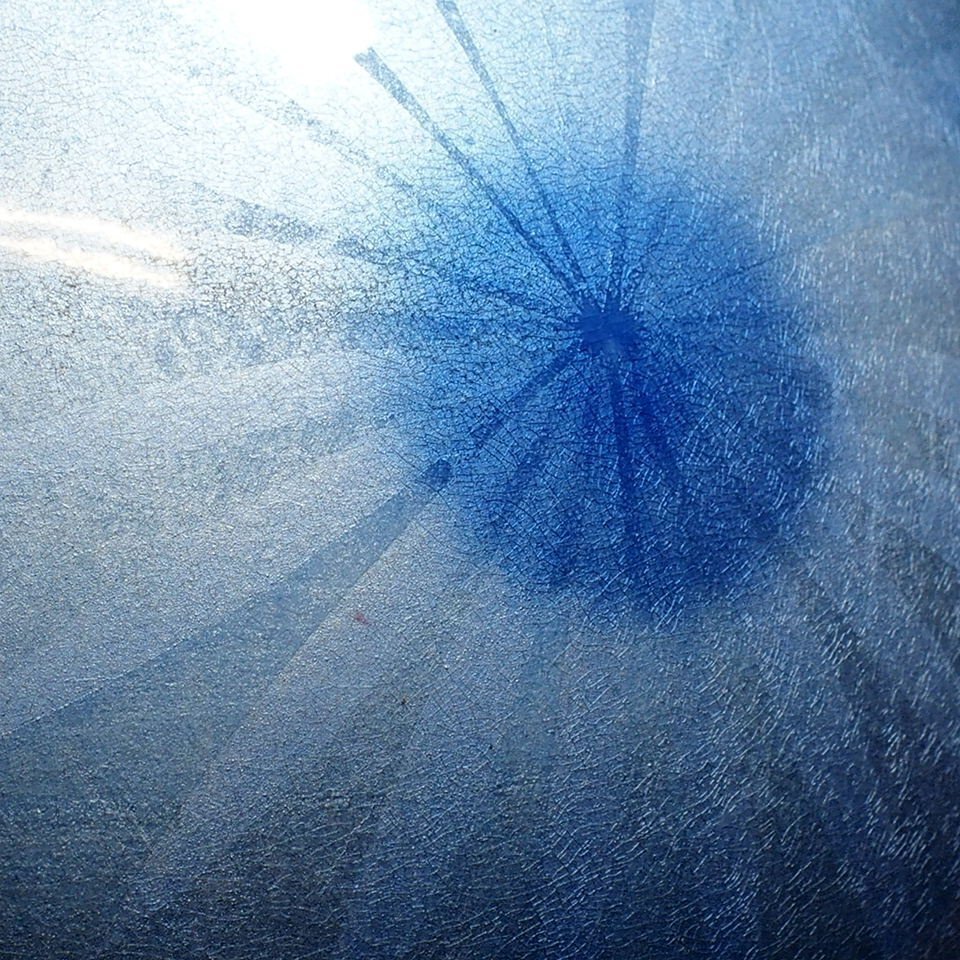 花瓶 - 非常精致的淡蓝色百合金彩花瓶，签名——中田一男（1949年出生）, 瓷 - 日本 #4.3