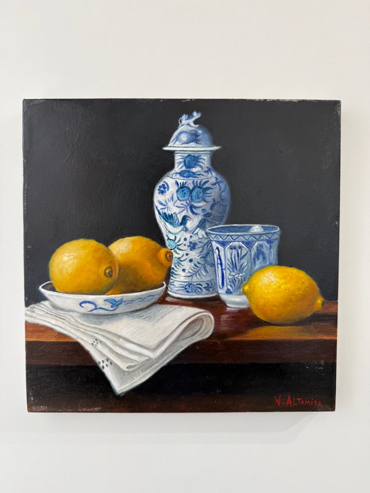 Valerio Altamira (XX-XXI) - Natura Morta con Limoni e Porcellana Blu #1.0