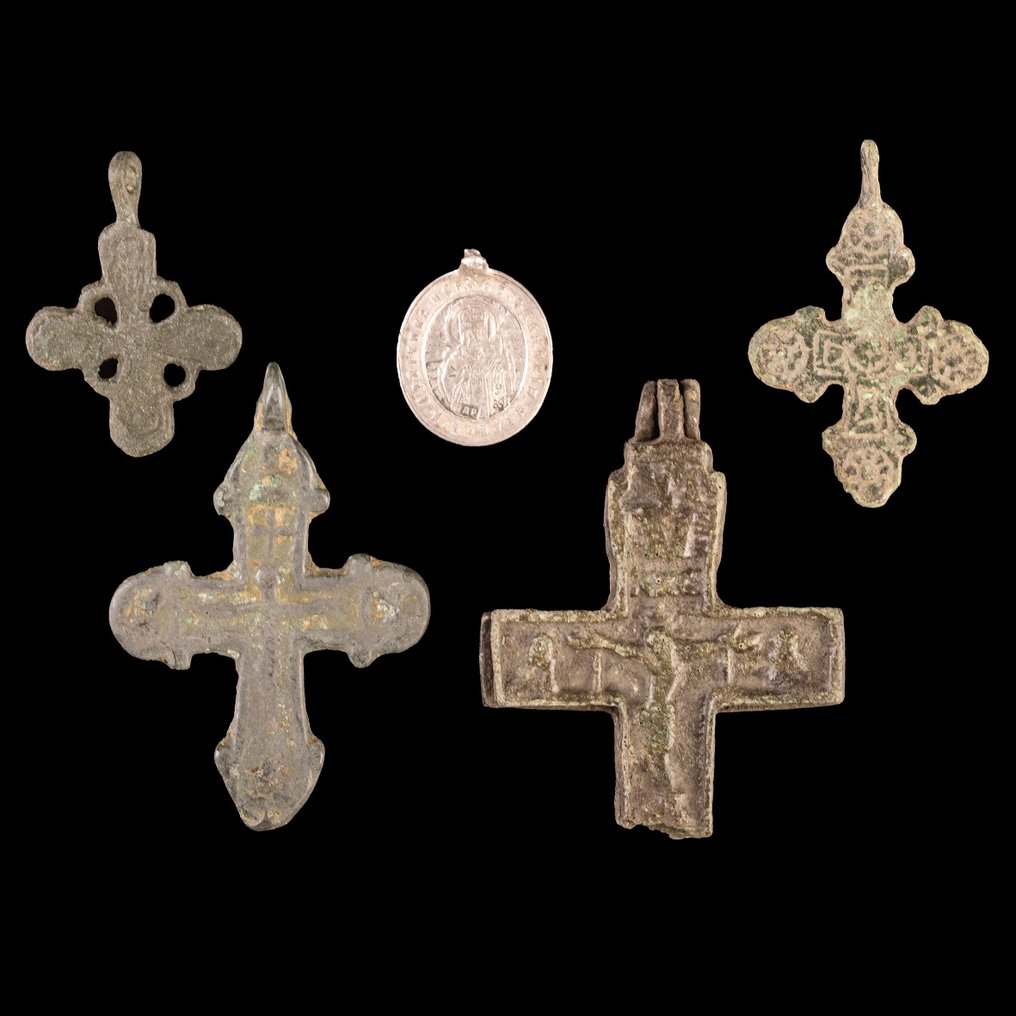 中世纪后期 铜质十字吊坠和银质奖章  (没有保留价) #1.0
