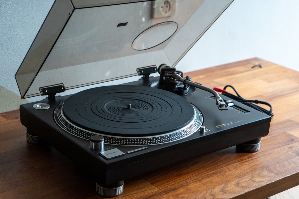 Technics - SL 1200 MK4 Turntable #2.1