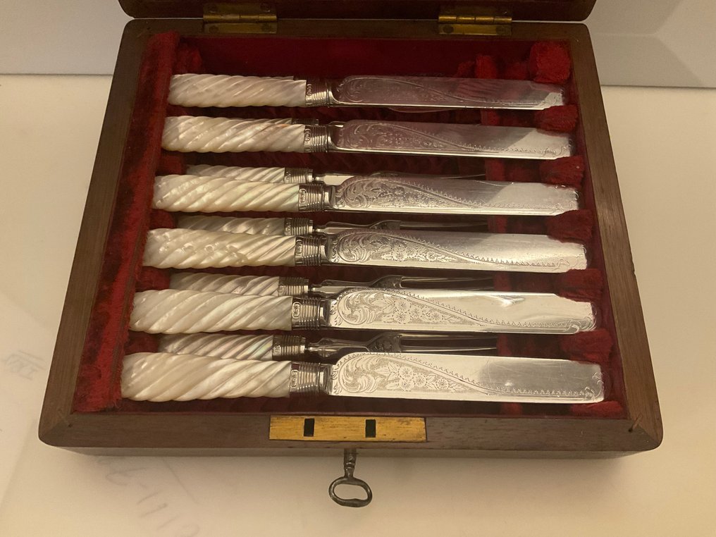 HENRY GREAVES - Servizio di posate (12) - Set di 12 coltelli e forchette da dolce in madreperla vittoriana e argento sterling, in custodia. - Argento Sterling 925 #2.1