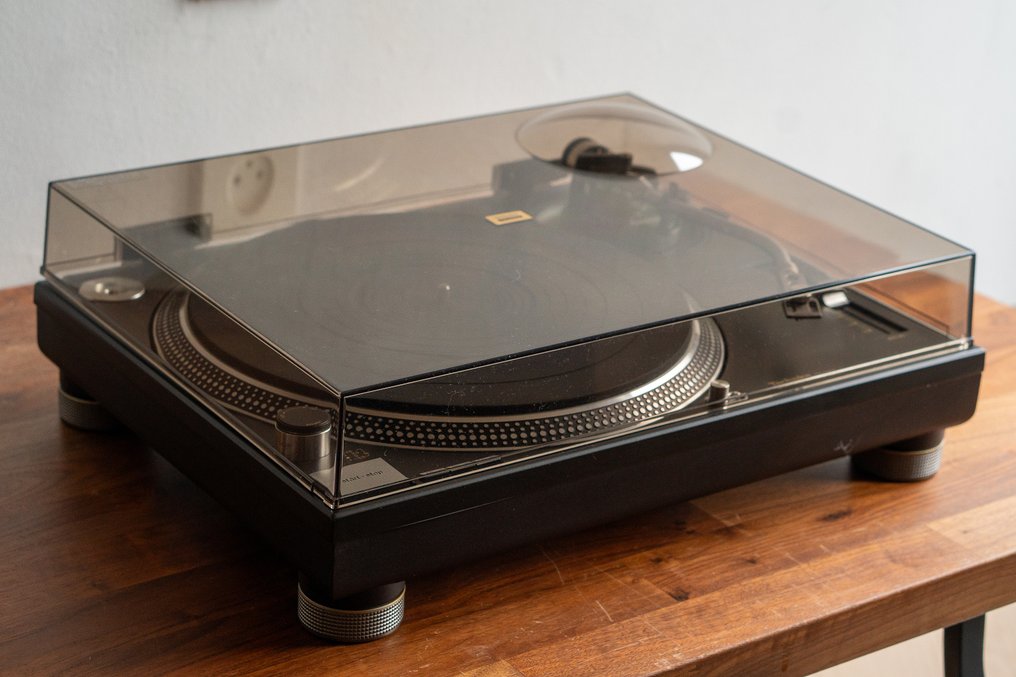 Technics - SL 1200 MK4 Turntable #1.0
