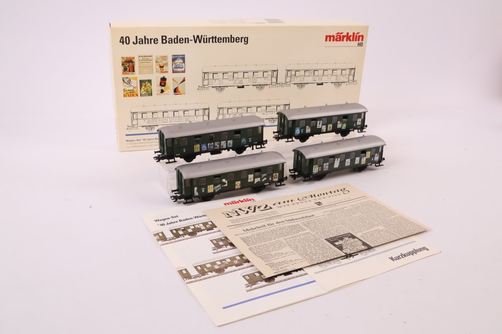 Märklin H0 - 4392 - Model train passenger carriage set (1) - Set of four carriages '40 Years Baden-Württemberg' - DRG #3.2