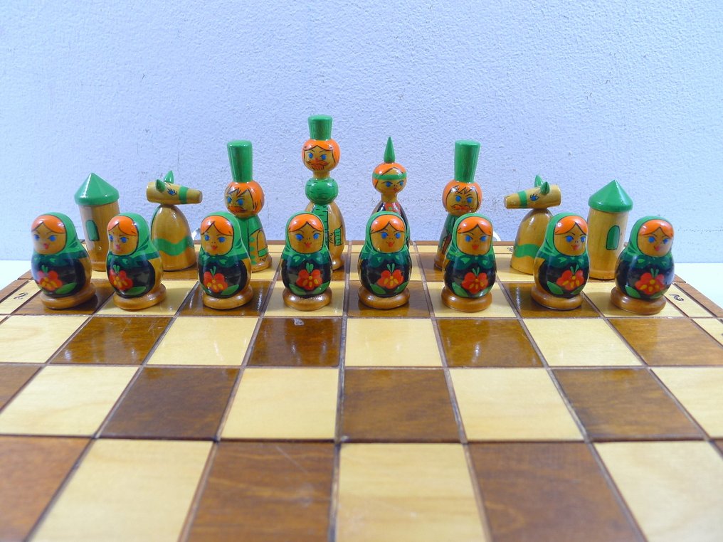 Jeu d'échecs en bois peint a la main Matriochka échiquier coffret King 85mm - Chess set - Matriochka URSS - Wood #1.0