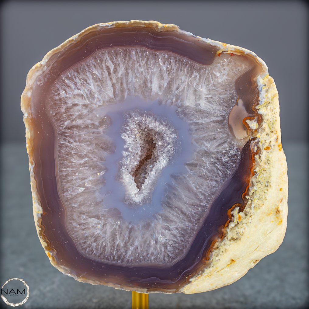 Agate druzy on stand – Natural artwork with captivating depth On Stand- 728.29 g #1.0