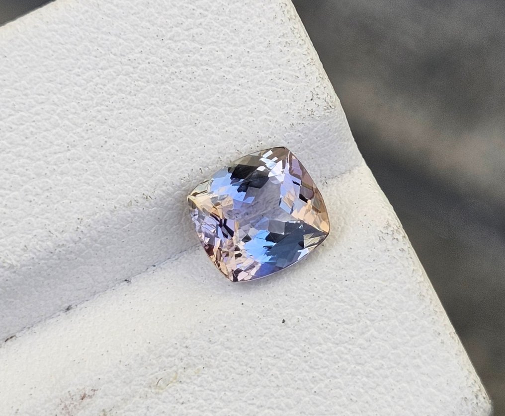 Fără preț de rezervă - 1 pcs Violet, Multicolor Tanzanite - 1.68 ct - Asociația internațională de pietre prețioase colorate (ICA GemLab) - PIATRĂ RARĂ MULTICOLOR #1.0