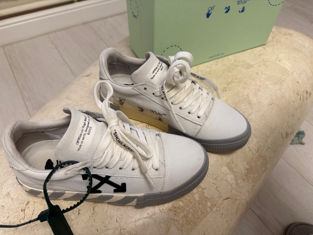 Off White - Off-White Low Top - Sneakers - Size: EU 37.5 #1.0