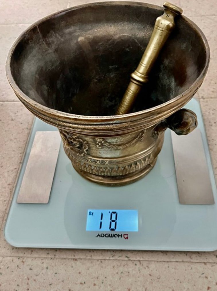 Mortier et pilon - Style Louis XIII - Bronze massif - Mortier lourd en bronze #3.2