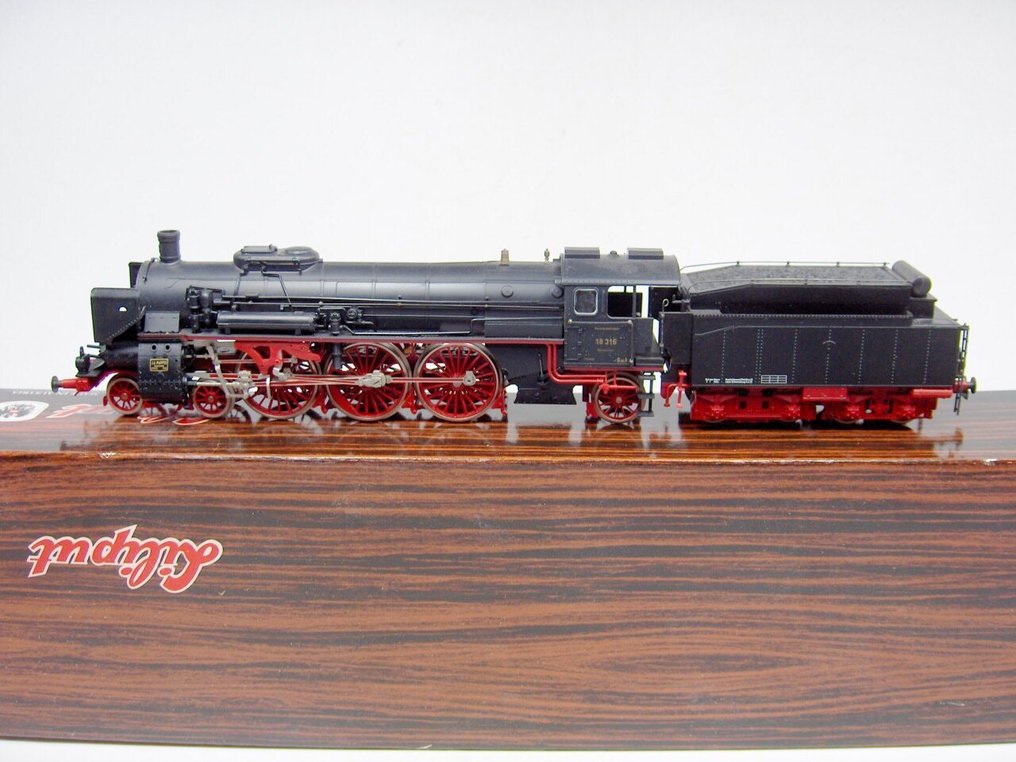 Liliput H0 - 40 02 - Locomotiva a vapor com vagão de carvão (1) - BR 18 - DRG #1.0