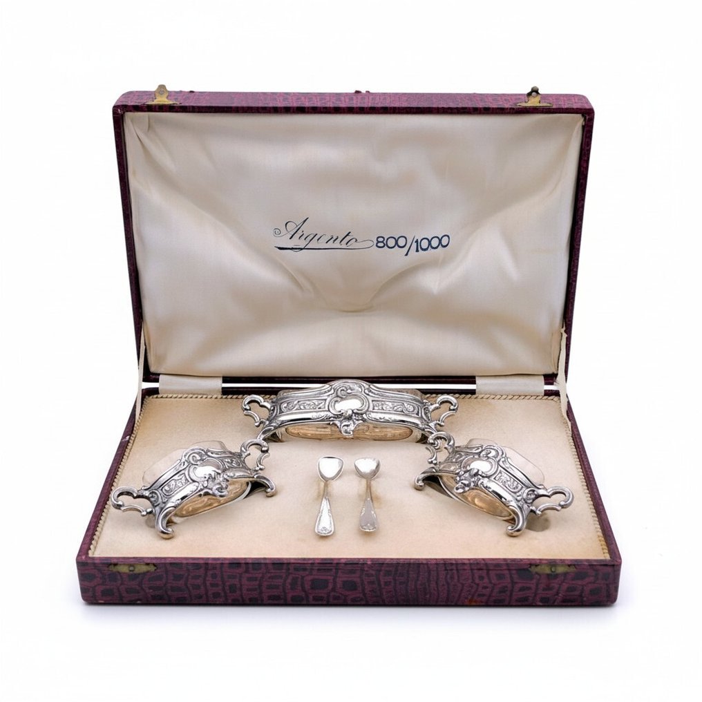 LVF Argenteria Italiana - Table service (6) - Set of 2 salt shakers with teaspoons and a pepper mill + original box in Rococo style - Argento 800 and Cristallo - 20th Century #1.0