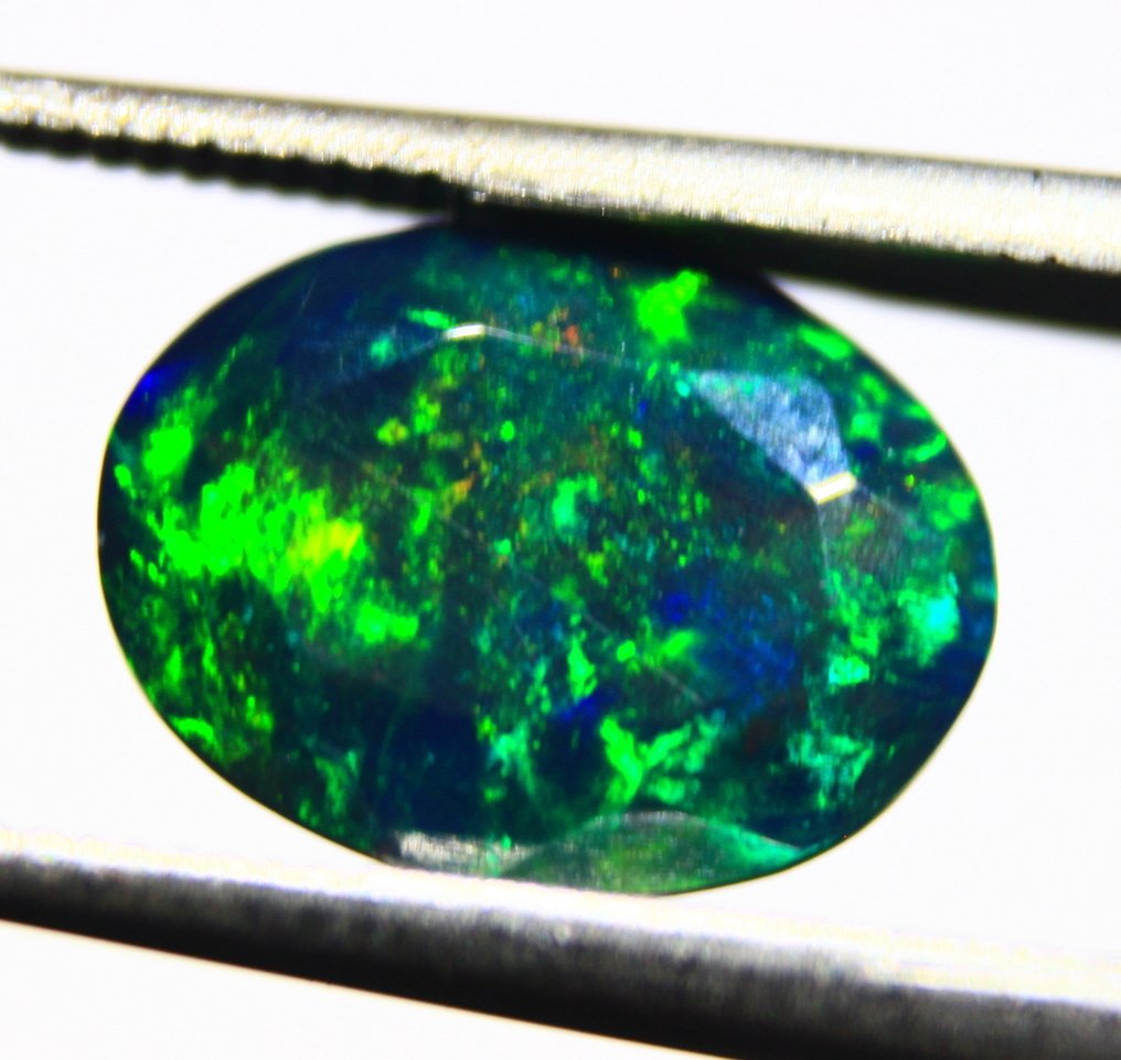 Ct. 1.30 luonnollinen etiopialainen musta opaal. Faceted - Korkeus: 10 mm - Leveys: 7 mm- 0.26 g #3.2