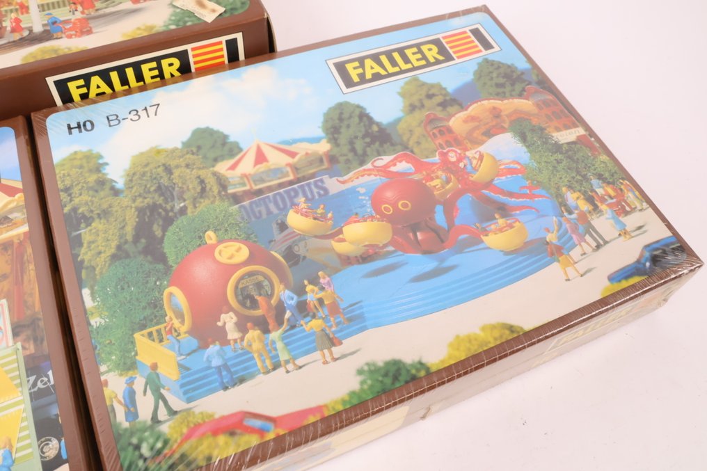 Faller H0 - B-322/B-317/B-316 - Model train building kits (3) - Three construction kits, fair: 2 fair wagons, Octopus, and carousel. #1.0