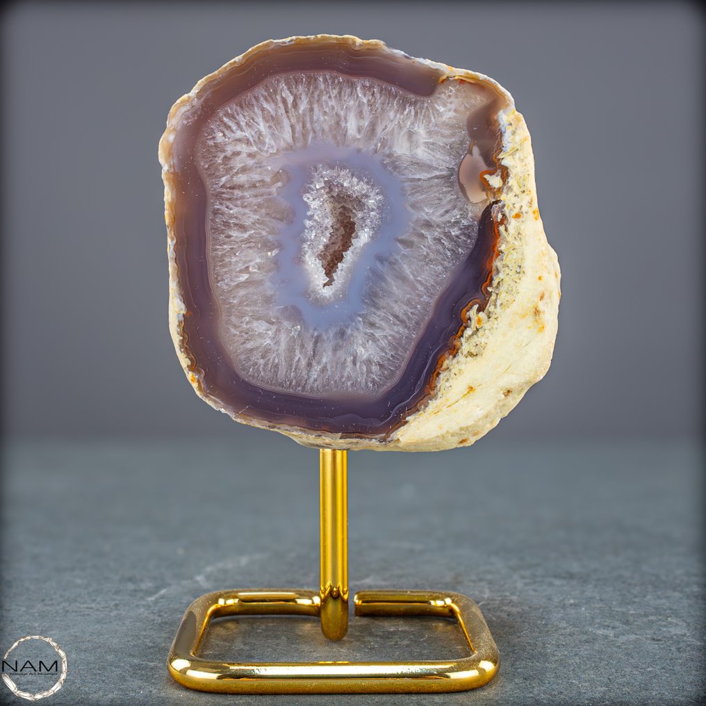 Agate druzy on stand – Natural artwork with captivating depth On Stand- 728.29 g #1.0
