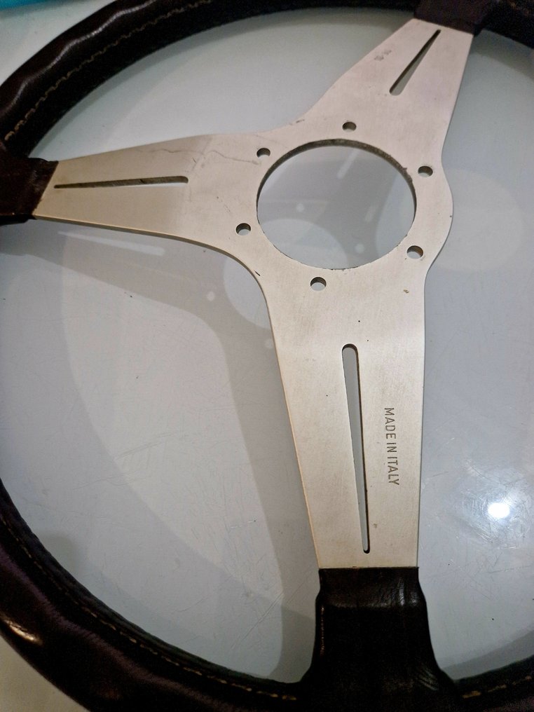 Ferrari Volante - Nardi - Ferrari Steering wheel Volante E. Nardi.     October 1980 Brown leather #3.2