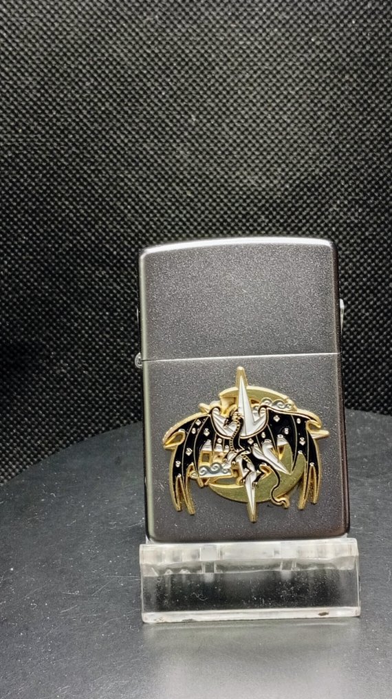 Zippo White Frost - Drache schwarz - Sem preço de reserva - Isqueiro de bolso - Latão, Aço #1.0