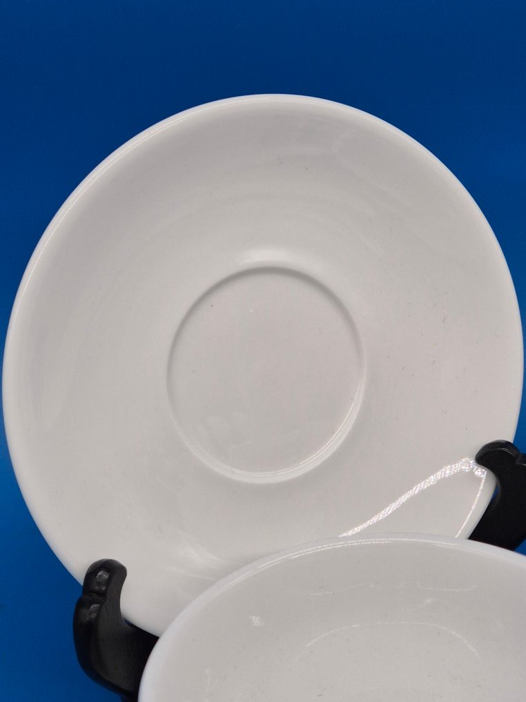 Maxwell & Williams – Designer Homewares – Set aus vier weißen Tassen mit Untertassen - 杯子和碟子 - 瓷 #3.2