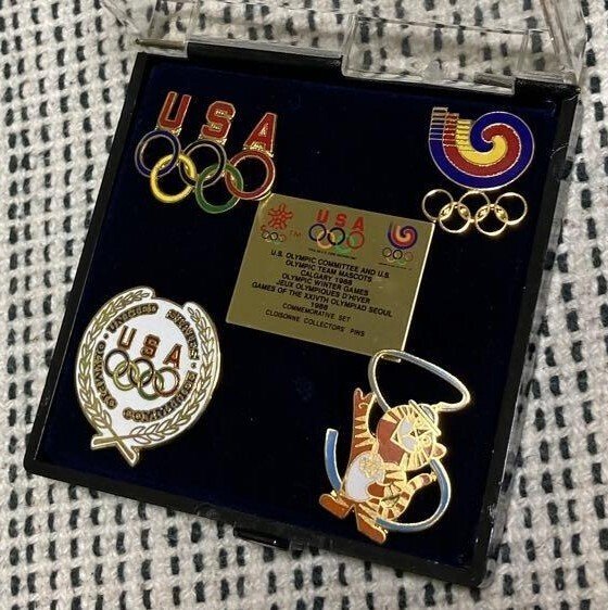 Διακριτικό U.S. Olympic Committee and U.S. Olympic Team Mascots – Calgary 1988 / Games of the XXIVth Olympiad - Ηνωμένες Πολιτείες - 20ος-τέλη #2.1