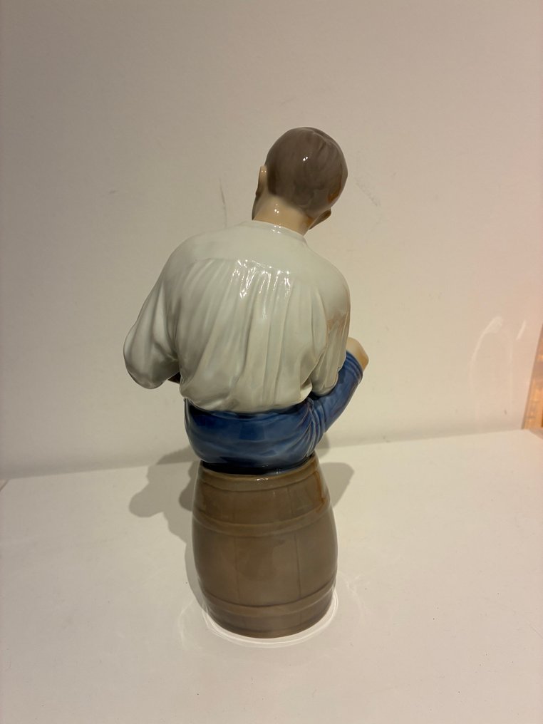 Bing & Grøndahl - Statuette, Man with harmonica - 22 cm - Porcelæn #3.2