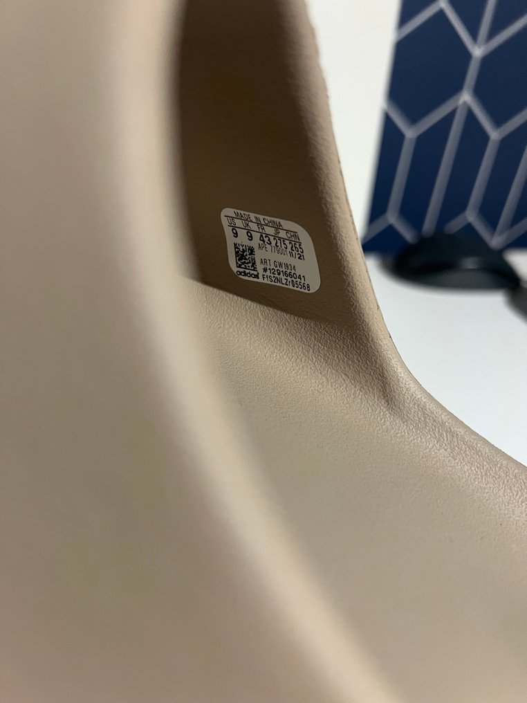 Adidas - Yeezy Slide - Sneakers - Size: EU 43 - New with tags #4.3