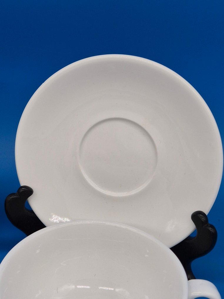 Maxwell & Williams – Designer Homewares – Set aus vier weißen Tassen mit Untertassen - 杯子和碟子 - 瓷 #4.3