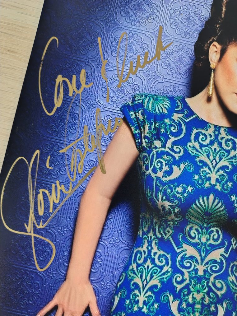 Gloria Estefan - Signed in person w/ Beckett Holo COA #2.1