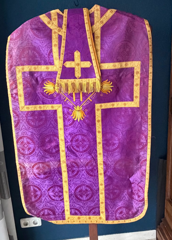 'Moyart et Castin, Lille" (2) - Zijde, Borduurwerk, Lint, Franjes - 1850-1900 - Kazuifel & Manipel #3.2