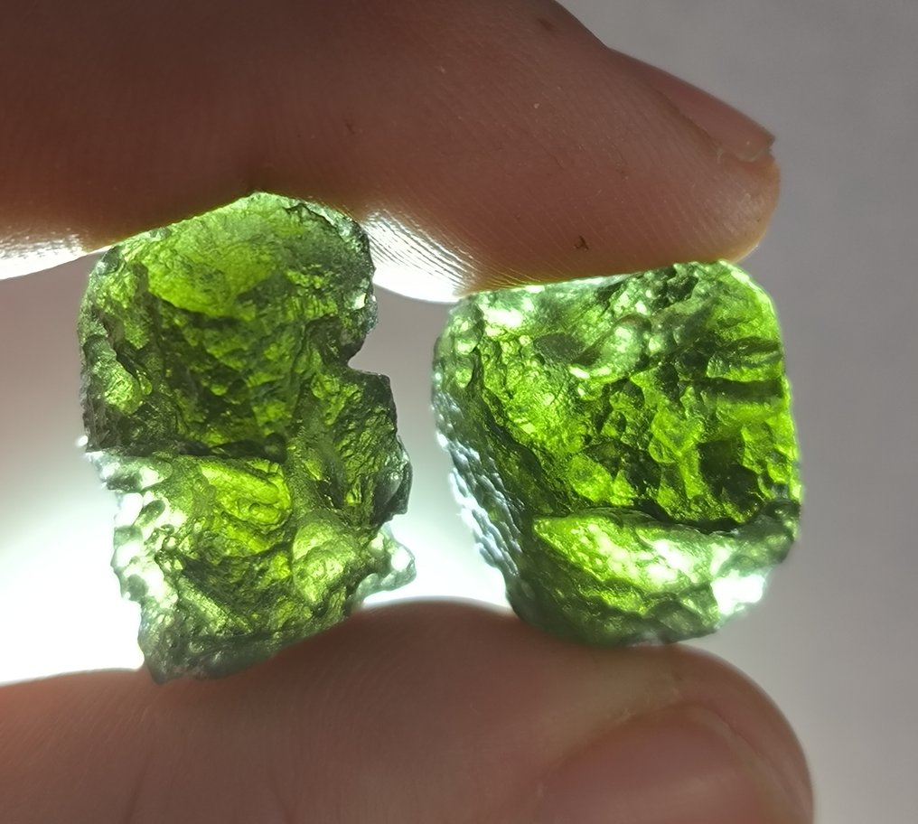 来自南波希米亚Chlum的莫尔达维石 - 高度: 23 mm - 闊度: 15 mm - 11 g - (2) #2.1