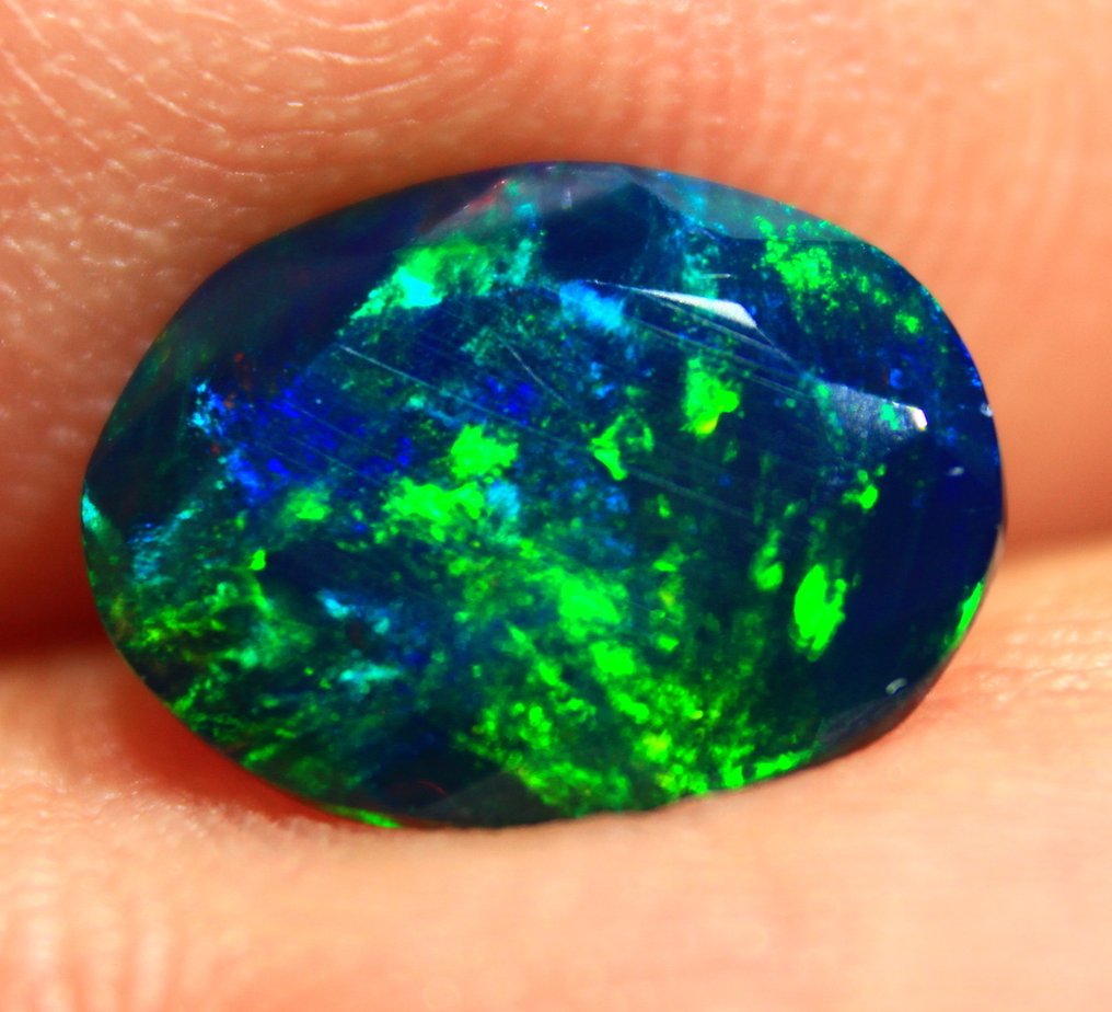 Ct. 1.30 luonnollinen etiopialainen musta opaal. Faceted - Korkeus: 10 mm - Leveys: 7 mm- 0.26 g #4.3