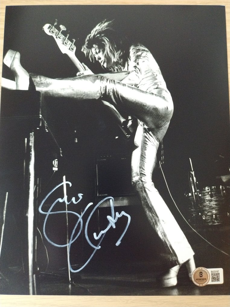 Suzi Quatro - Signed in person w/ Beckett Holo COA #1.0