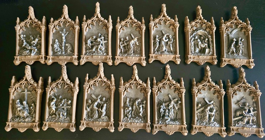 Skulptur, Chemin de Croix - 14 sculptures en plâtre - 10 x 22 cm - 22 cm - Gips, Metall #1.0