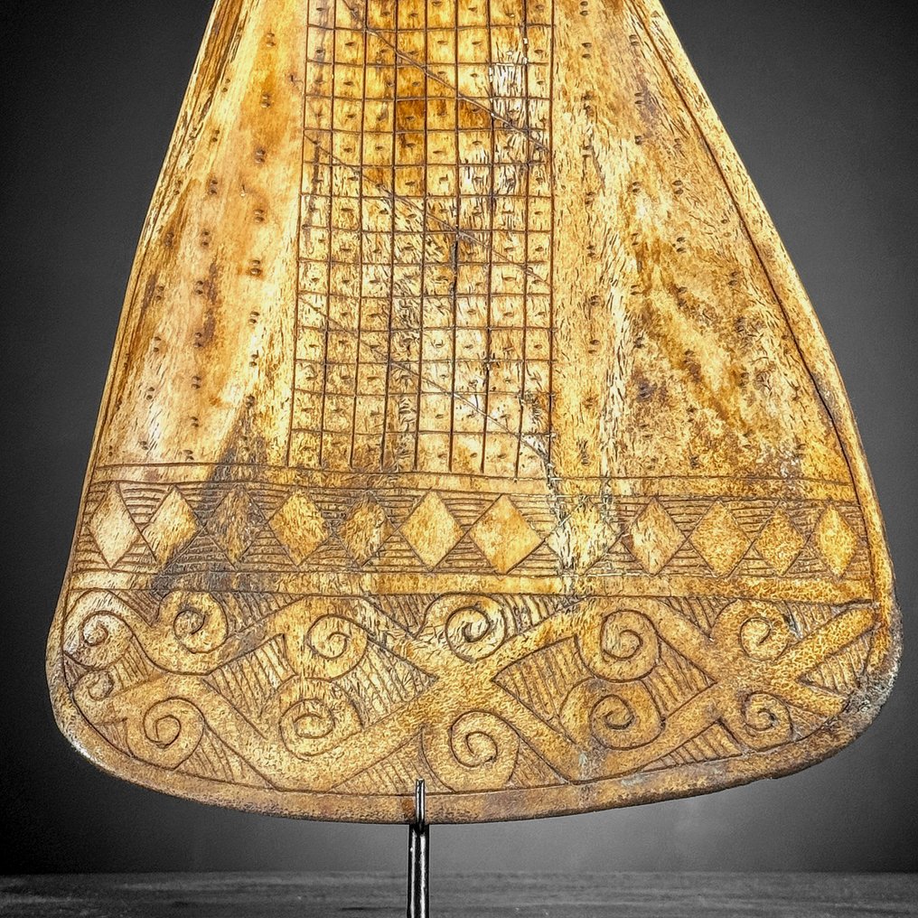 Fără preț de rezervă - Calendar minunat Sumatra realizat din os pe un suport personalizat. Os - Bovine - 36 cm - 18 cm - 7 cm- Speciile Non-CITES - (1) #4.3