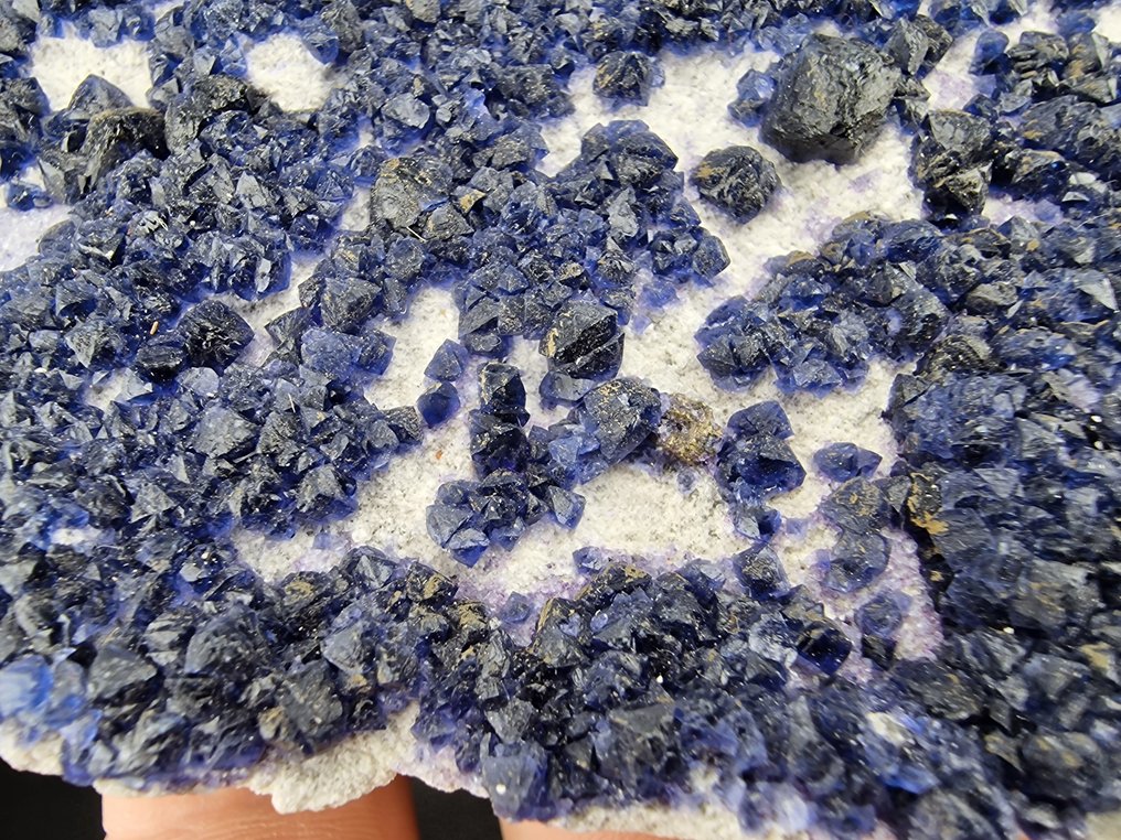 Φθορίτης Το χρώμα κορυφής μύρτιλου. - Ύψος: 115 mm - Πλάτος: 80 mm- 241 g - (1) #2.1