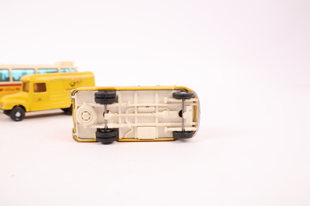 Brekina & Onbekend H0 - Modele pojazdów kolejowych (4) - Cztery pocztowe autobusy, CH PTT. #4.3