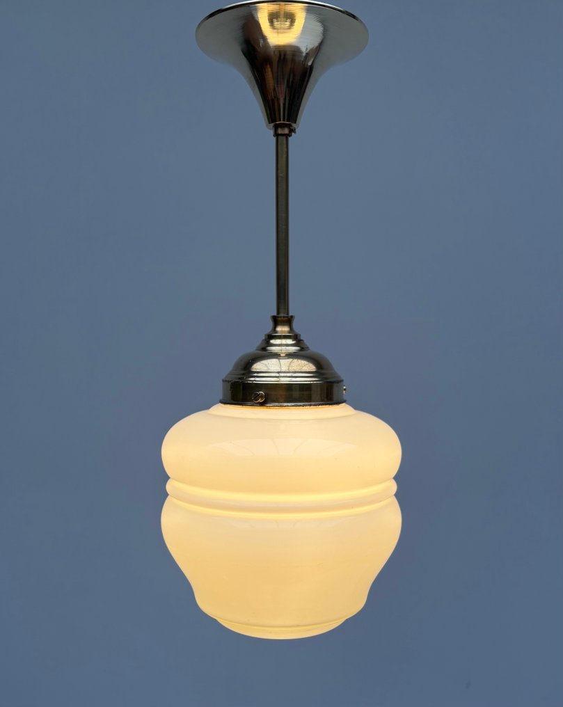 Hanging lamp - Opaline glass - Vintage hanging lamp made of brass with an opaline glass shade. #4.3