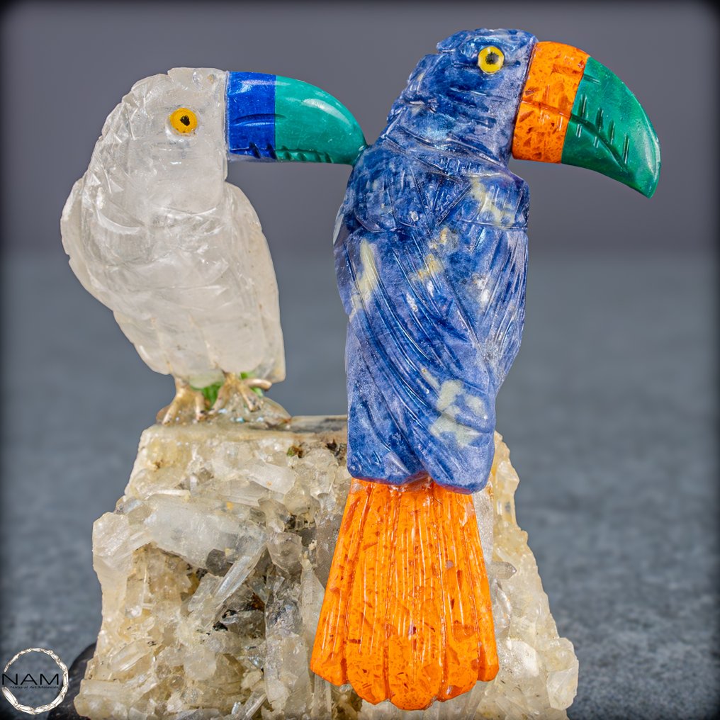 天然石英、蛇纹石、绿玛瑙、青金石上的鸟儿在一块石英上。 自由形式- 200.21 g #3.2