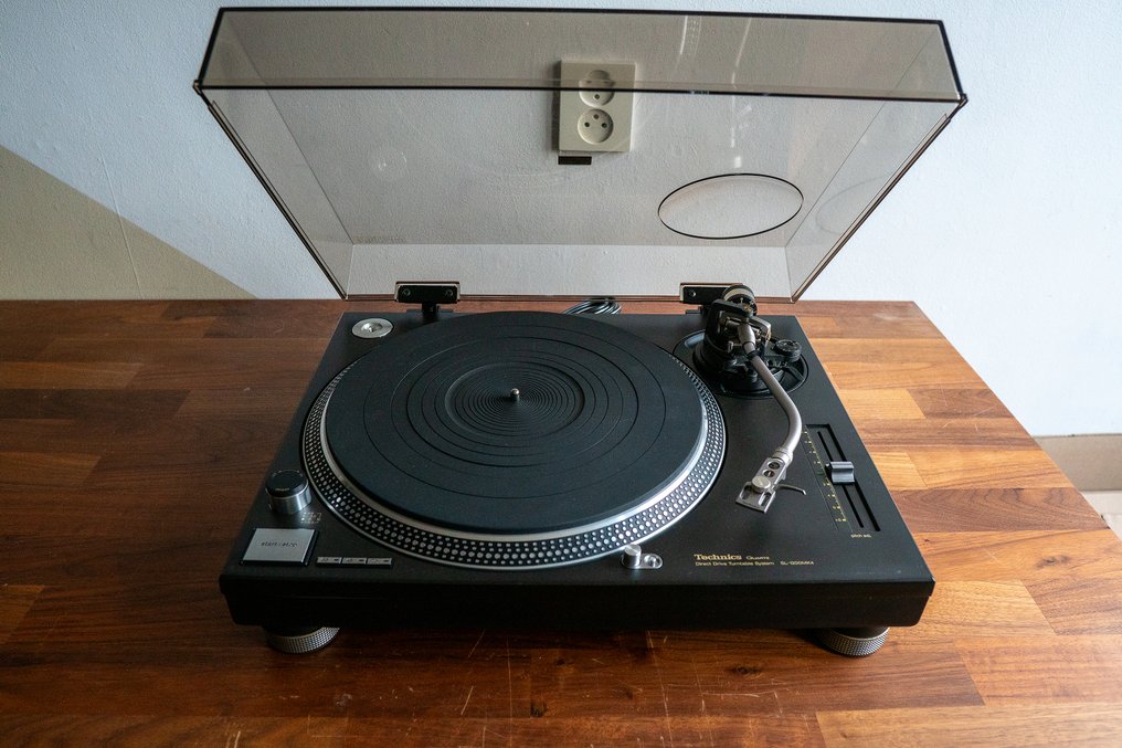 Technics - SL 1200 MK4 Turntable #3.2