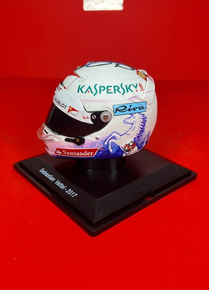 Ferrari - Japan GP 2017 - Limited Edition - Sebastian Vettel - Scale 1/5 helmet #4.3