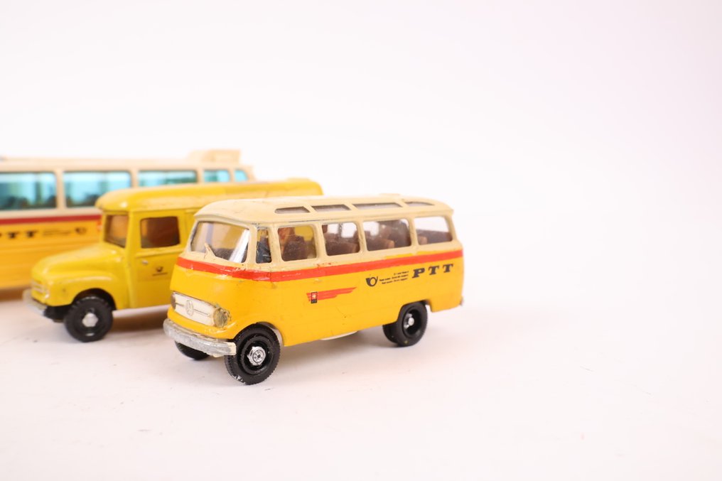 Brekina & Onbekend H0 - Modele pojazdów kolejowych (4) - Cztery pocztowe autobusy, CH PTT. #1.0