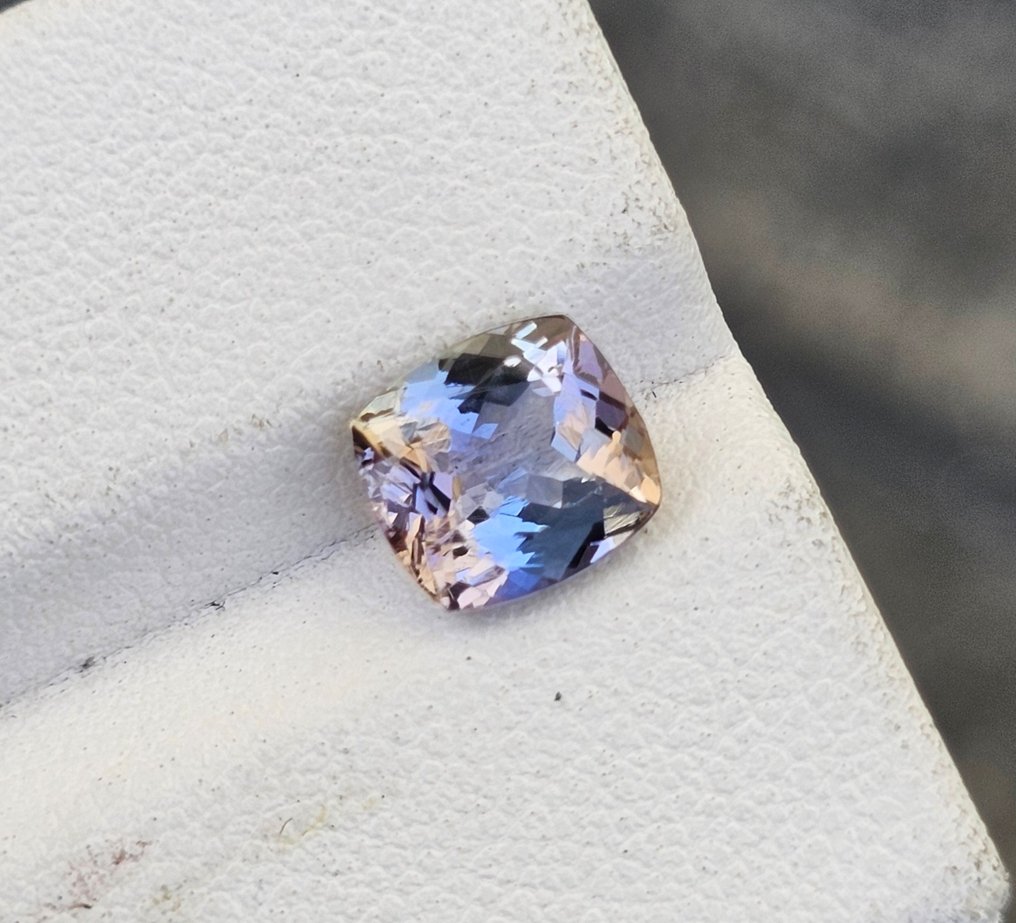 Fără preț de rezervă - 1 pcs Violet, Multicolor Tanzanite - 1.68 ct - Asociația internațională de pietre prețioase colorate (ICA GemLab) - PIATRĂ RARĂ MULTICOLOR #2.1